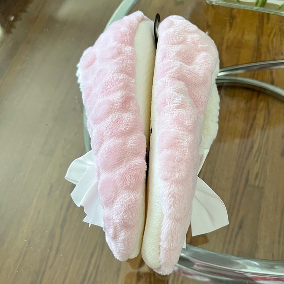 Ladies size small pink Sherpa Slippers - Picture 4 of 4